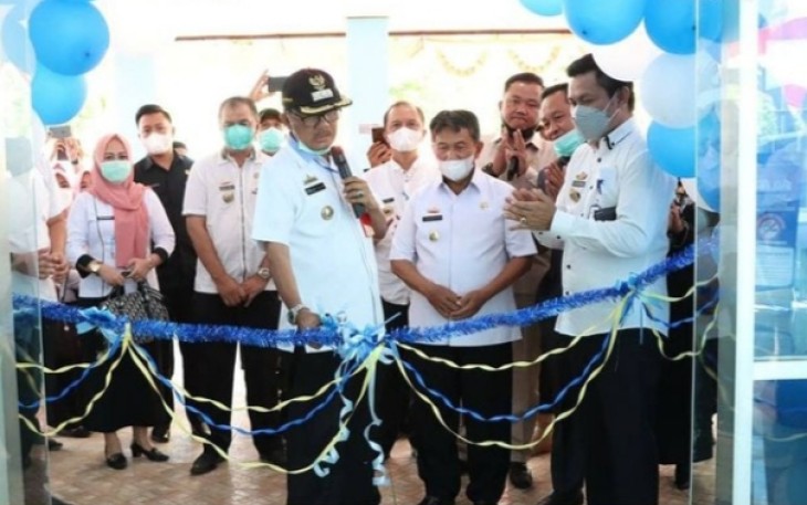 Bupati Pesibar didampingi Wabub, A. Zulqoini Syarif, meresmikan Gedung baru UPTD Puskesmas Karya Penggawa