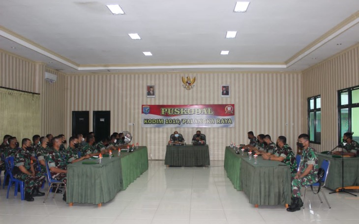 Pemeriksaan administrasi hingga pelaksanaan kegiatan dengan sasaran Pos Audit Progjagar TW I sampai dengan TW IV 2021, oleh Tim Wasrik Itdam XII/Tanjungpura, di Aula Makodim, Kelurahan Pahandut Palangka Raya