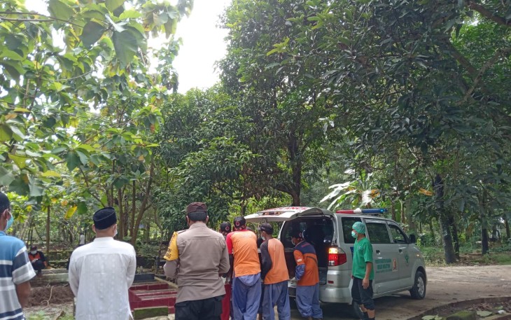 Pemakaman jenazah pasien Covid-19, di Pekalongan