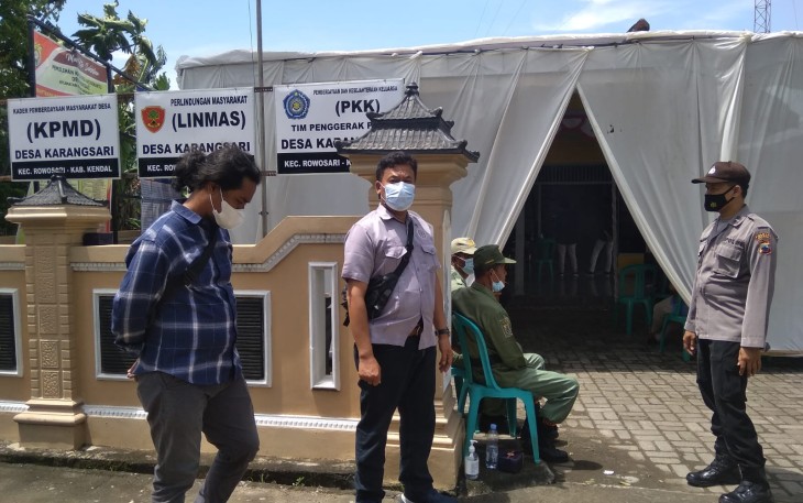 Kepala Bagian Operasional Satuan Intelkam Polres Kendal beserta anggota, saat melakukan pengamanan