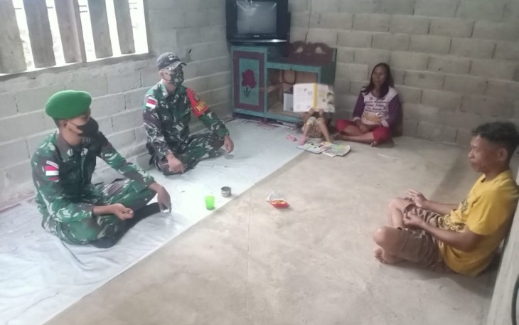 Satgas Pamtas  Anjangsana Ke Rumah Warga Perbatasan