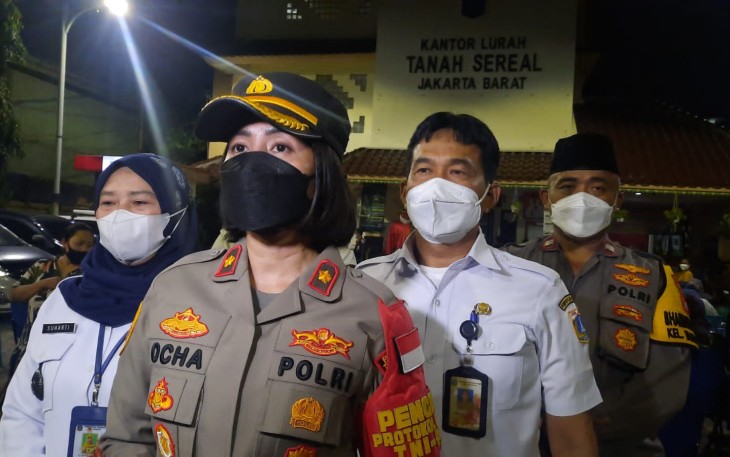 Vaksinasi Covid-19 Malam Hari Polsek Tambora 