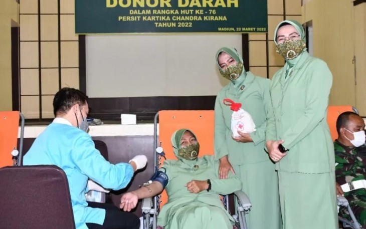 Persit KCK Koorcab Rem 081 Gelar Aksi Kemanusiaan Donor Darah