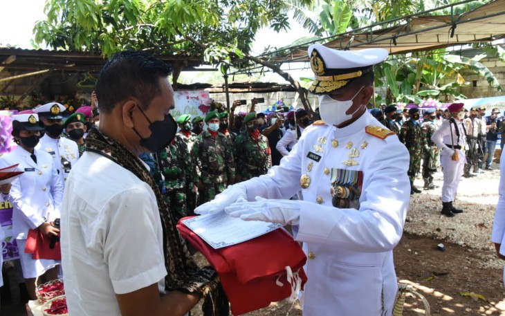  Suasana Haru Warnai Pemakaman Praka Mar (Inf) Anumerta Wilson