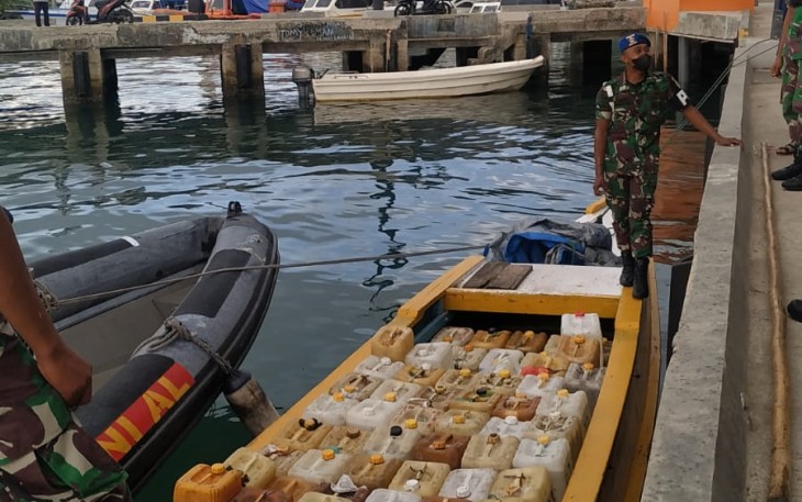 TNI AL Amankan Kapal Pembawa 5,5 Ton BBM Ilegal