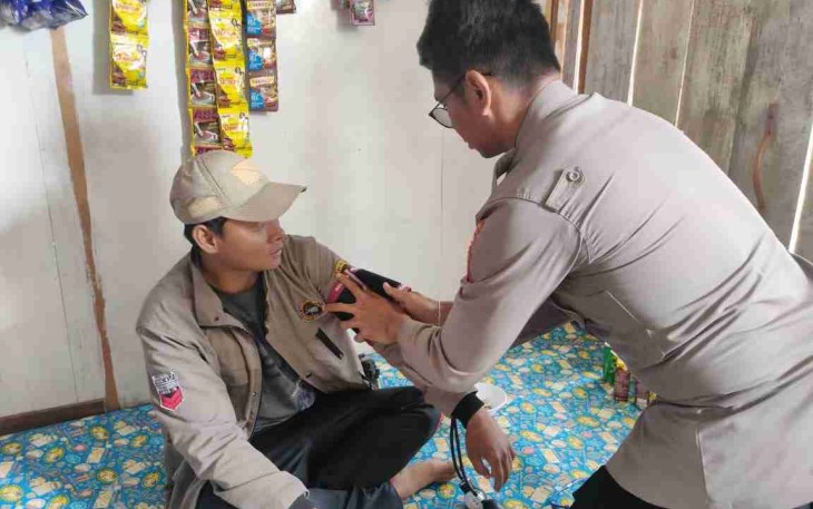 Sambangi Polsek Sugapa, Tim Medis Satgas Binmas Cek Kesehatan Personel