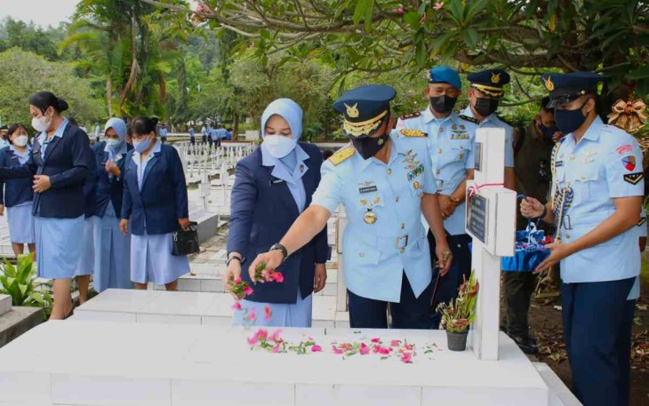 Danlanud Sam Ratulangi Pimpin Ziarah Ke TMP Kairagi Sulut