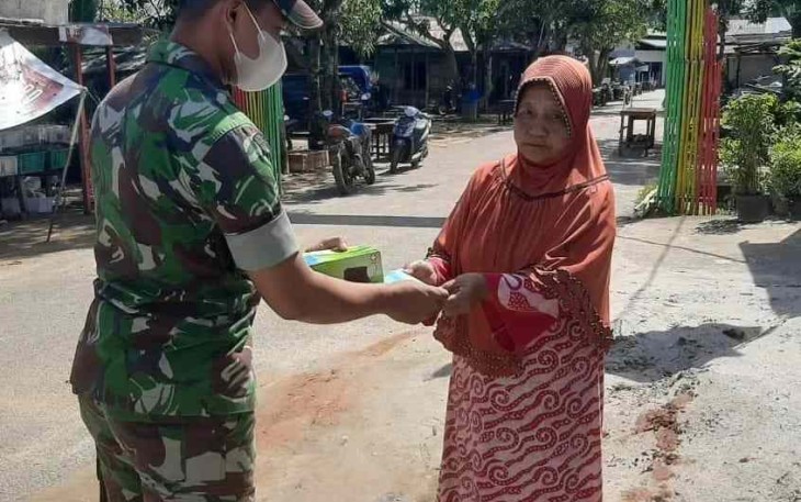 Babinsa Telaga Pulang Gencarkan Patroli PPKM Mikro dan Penegakan Disiplin Prokes