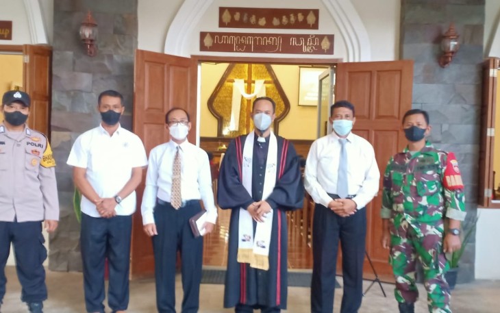 Babinsa dan Bhabinkamtibmas  Pastikan Perayaan Paskah Aman