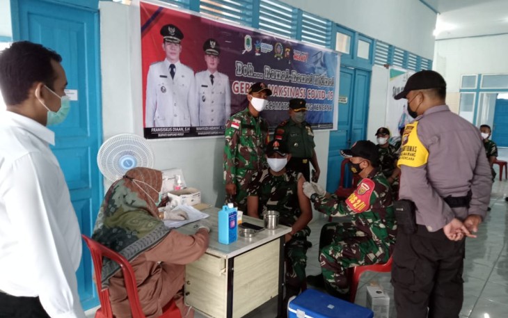 Gebyar Vaksinasi Booster Satgas Yonif 144/JY di Perbatasan
