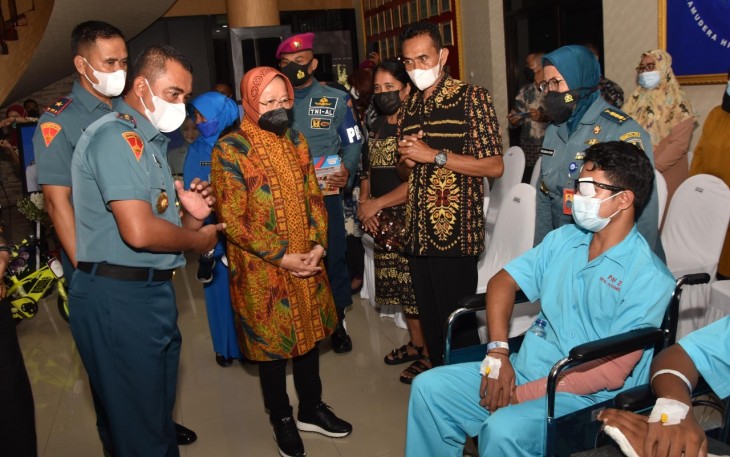 Danpasmar 3 Dampingi Dankormar Dalam Kunjungan Mensos RI di Mako Brigif 2 Mar Surabaya