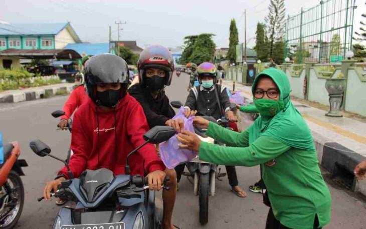 Kodim Sampit Berbagi Takjil 