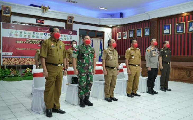 Dandim Sanggau hadiri peringatan hari otonomi daerah secara virtual. Senin (25/4/2022)