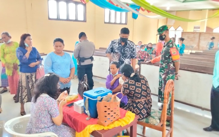 Babinsa dampingi vaksinasi booster jemaat gereja. Jum'at (29/4/2022)