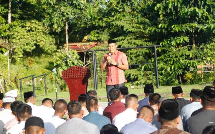 Danbrigif saat memberikan sambutan usai shalat Ied di lapangan Mako Brigif 3 Marinir Sorong. Senin (02/05/2022) 