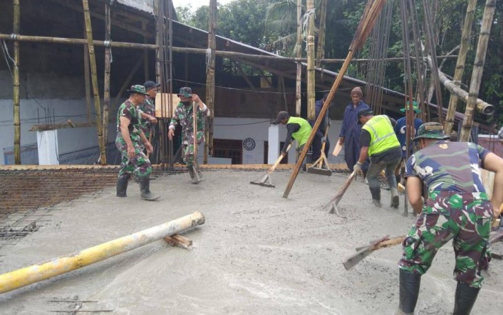 Karya bakti pengecoran lantai 2, gedung Gereja GMIM Ebenheser Tatelu, di Jaga I Desa Tatelu Kecamatan Dimembe, Jumat (13/5/2022)
