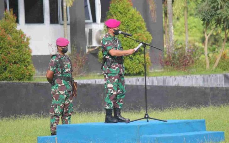 Pasops Brigif 3 Mar saat memberikan arahan prajuritnya. Selasa (17/05/2022)