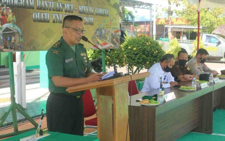 Kasdim saat membuka pelaksanaan penyaluran BTPKLW dan vaksinasi di Makodim 1001/HSU-BLG. Rabu (18/05/2022)