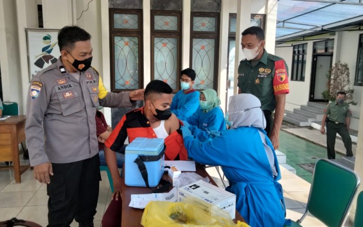 Vaksinasi warga binaan di Kelurahan Bangunsari. Rabu (18/05/2022)
