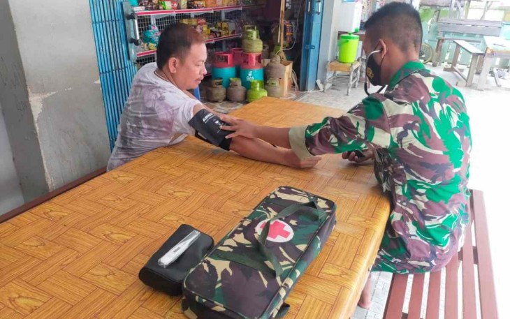 Sambangi warga berikan pengobatan di perbatasan 