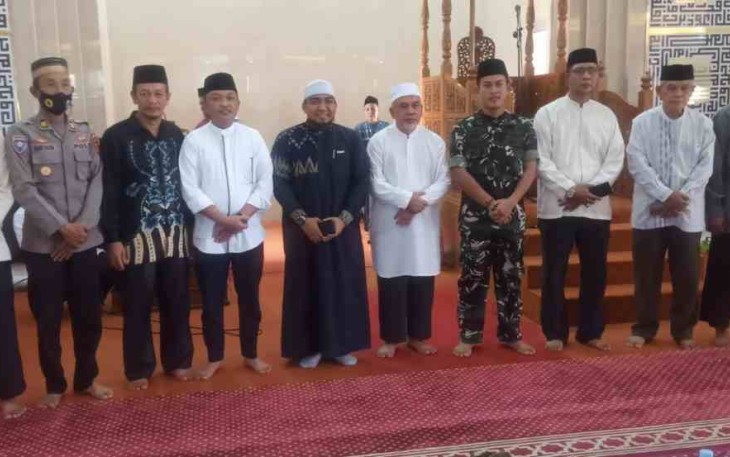 Saat foto bersama tabligh akbar dan wisuda santri kab. Bantaeng