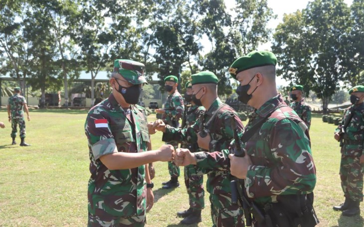 Kasdam XII/Tpr sambut kembalinya Yonif 643/Wns dari penugasan Satgas Pam Perbatasan  RI-Malaysia 