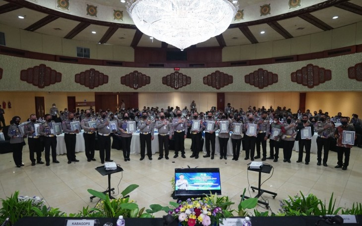 Suasana saat pemberian penghargaan oleh Korlantas Polri.