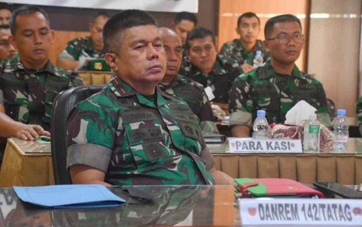 Danrem 142/Tatag saat mengikuti taklimat akhir Itdam XIV/Hasanuddin secara virtual 