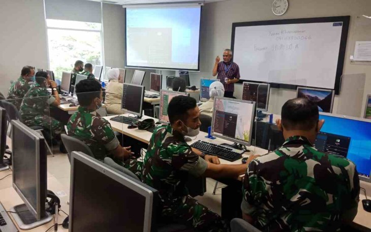 Pelatihan jurnalistik dan Microsoft Excel prajurit Korem 052/Wkr
