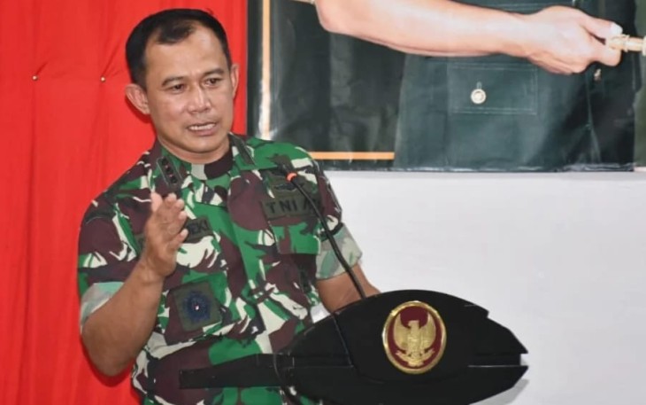 Danrem 081/DSJ saat memberikan arahan prajuritnya di Kodim 0808/Blitar