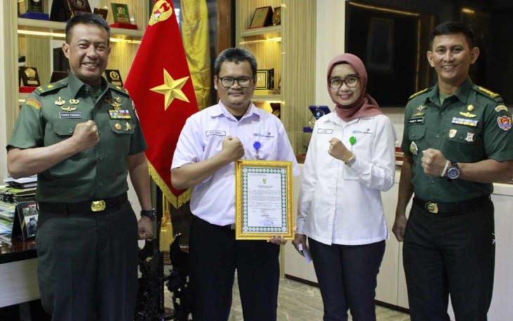 Kadislitbangad Serahkan Sertifikat Munisi Grains Hollow Point Boat Tail (HPBT) ke PT. Pindad