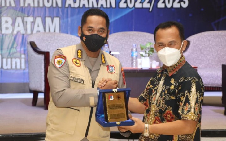 Penyerahan cindera mata