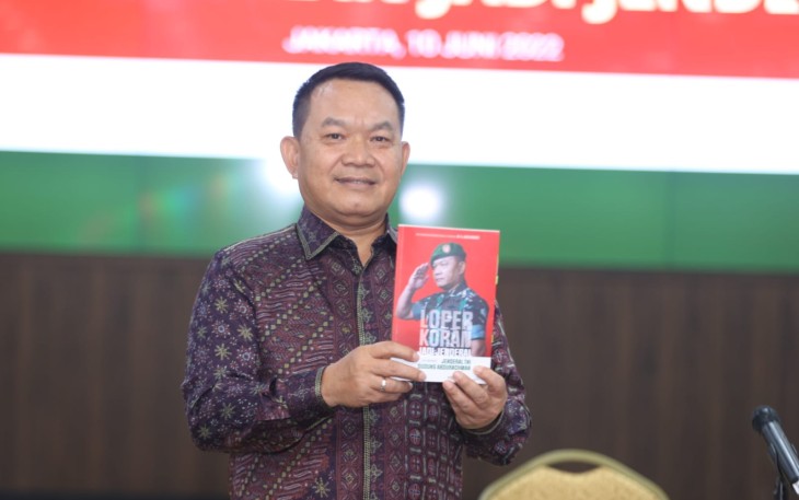 Kasad saat launching buku Loper Koran Jadi Jenderal di Mabesad