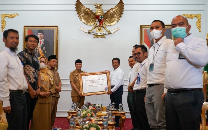 Gubernur Rohidin saat terima Audensi GM PLN Unit Induk Wilayah Sumatera Selatan, Jambi dan Bengkulu (WS2JB) Bambang Dwiyanto dalam rangka berpamitan pindah tugas, di Gedung Daerah Balai Raya Semarak Bengkulu, Senin (13/06).