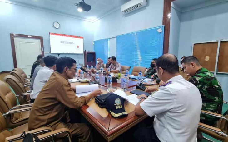 Danlanud MUS saat menghadiri rapat usulan data dukung penerbangan perintis di kantor UPBU Maimun Saleh