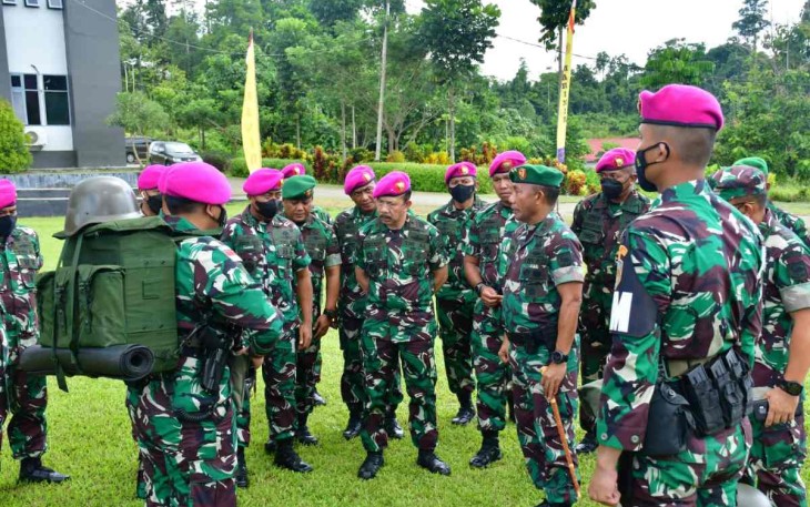 Pangdam Kasuari saat pengecekan kesiapan satgasmar pam Puter XXVI Wiltim 