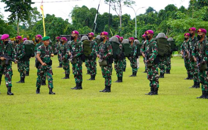 Pangdam Kasuari saat cek pasukan satgas pam puter