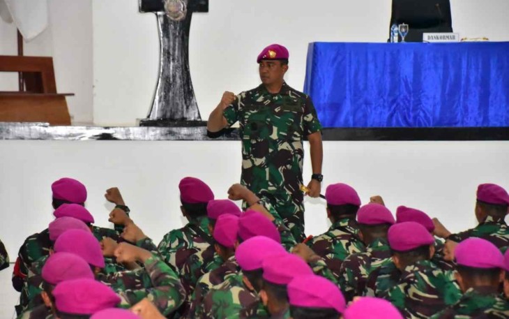 Dankormar saat menyampaikan terimakasih di hadapan Satgas Muara Perairan Papua di Lantamal XIV Sorong