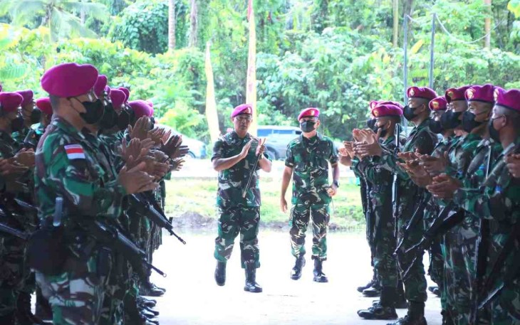 Dankormar disambut yel yel prajurit Pasmar 3 di shelter Menkav 3 Marinir 