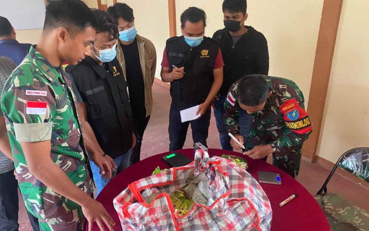 Satgas Yonif 645/Gty saat amankan 27,311 Kg Sabu Asal Malaysia