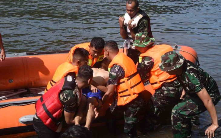 Latihan SAR personel Lanud Sutan Sjahrir 