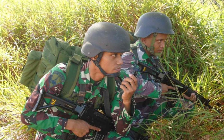 Prajurit Yonmarhanlan XIV Sorong saat latihan patroli