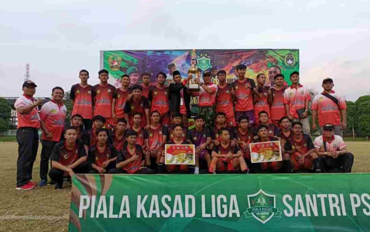 Tim sepak bola Ponpes An Nibros Kecamatan Suruh juara liga santri wilayah Salatiga 