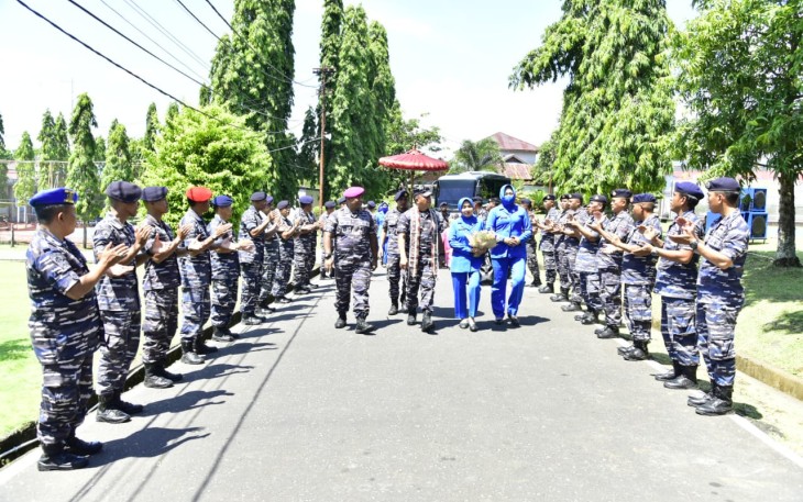 Kunjungan Kerja Pangkoarmada III ke Lanal Ternate