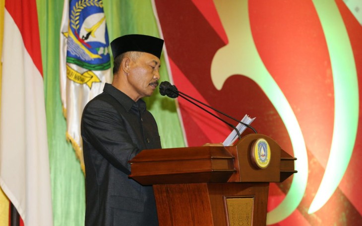 Sekdaprov Adi saat Sampaikan Jawaban Pemerintah Atas Pandangan Umum Fraksi Terhadap LPP APBD Kepri Tahun 2021