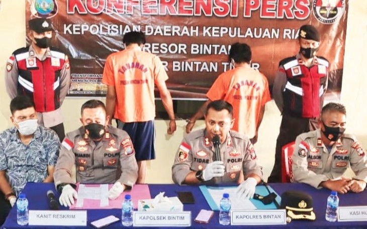 Konferensi Pers yang dipimpin oleh Kapolres Bintan di Polsek Bintan Timur pada Kamis (7/07/2022).