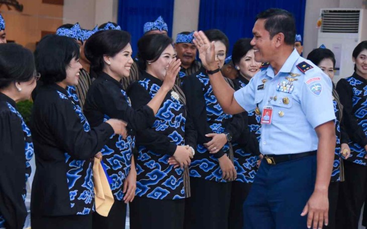 Dankoharmatau saat memberikan apresiasi Tim Pesparani Koharmatau