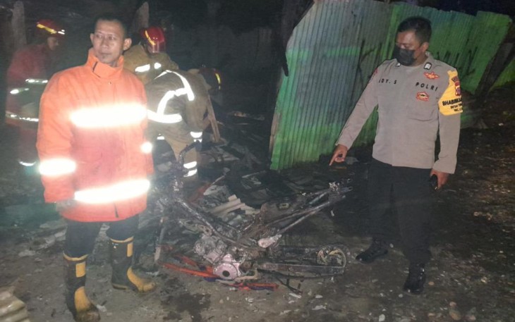 Kapolsek Cisarua saat di lokasi kebakaran 