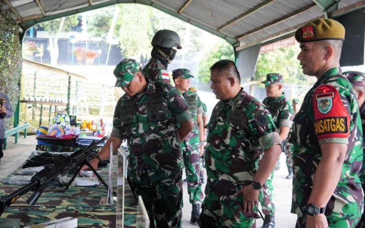 Pangdam Siliwangi saat cek kelengkapan Yonarmed-5/105 Tarik/PG