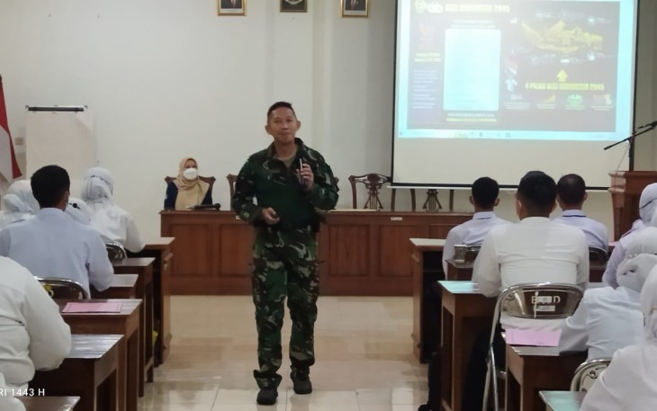 Dandim saat memberikan materi diklat